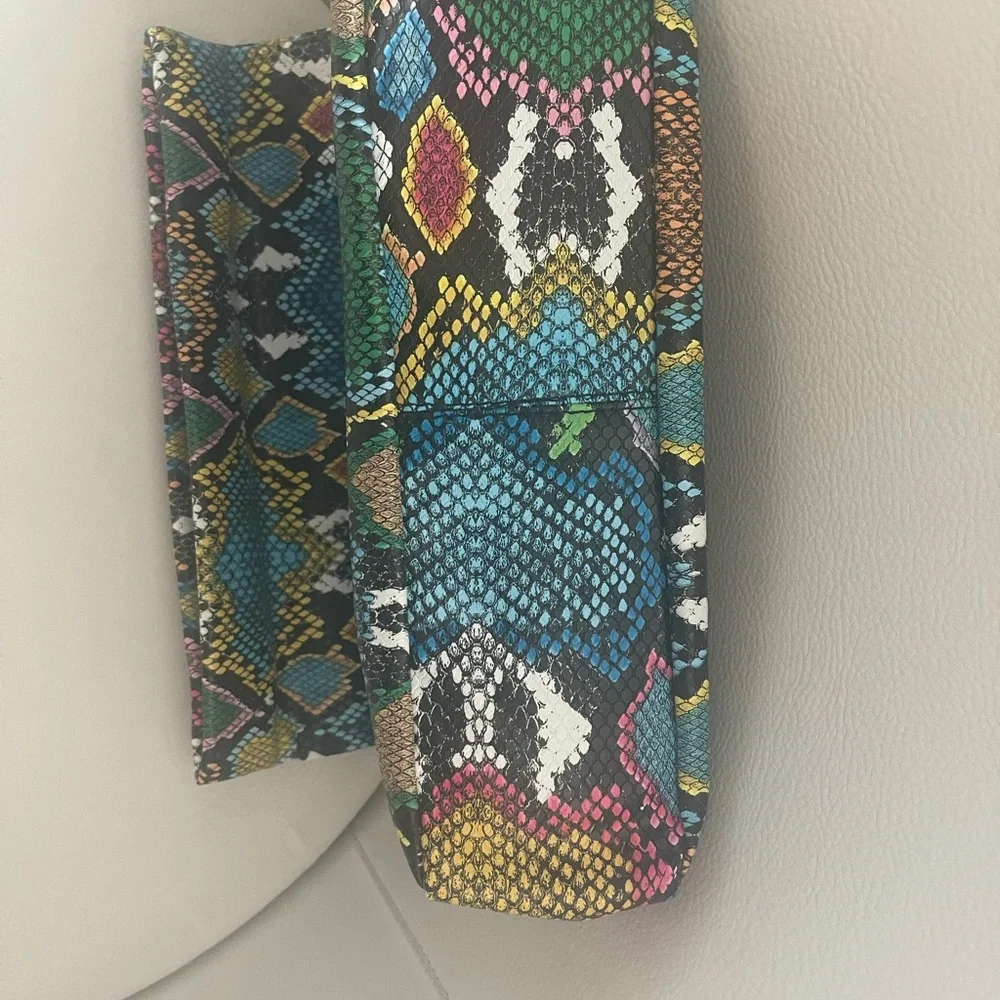 Colorful Snake Print Clutch - Picture 4 of 6